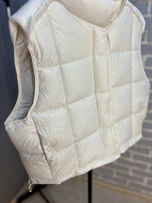 Жилетка женская Lady Yep 9039 стеганная короткая вставка из экокожи на спине молочная, молочний, 44 Киев - изображение 12