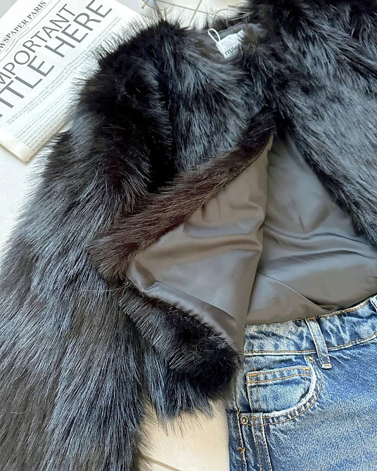 Женская укороченная оверсайз шуба без воротника искусственный мех Черный Одесса - изображение 5