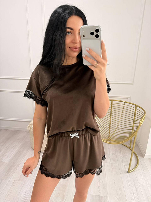 Жіноча піжама двійка з велюру з мереживом Шоколад Одеса - фото 1