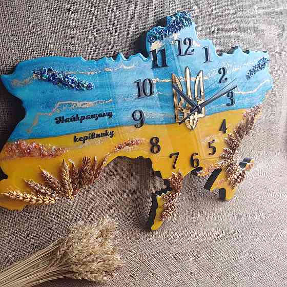 Годинник настінний 50 х 32 см з епоксидної смоли ручної роботи "Карта України" з кісточками та гербом Дніпро