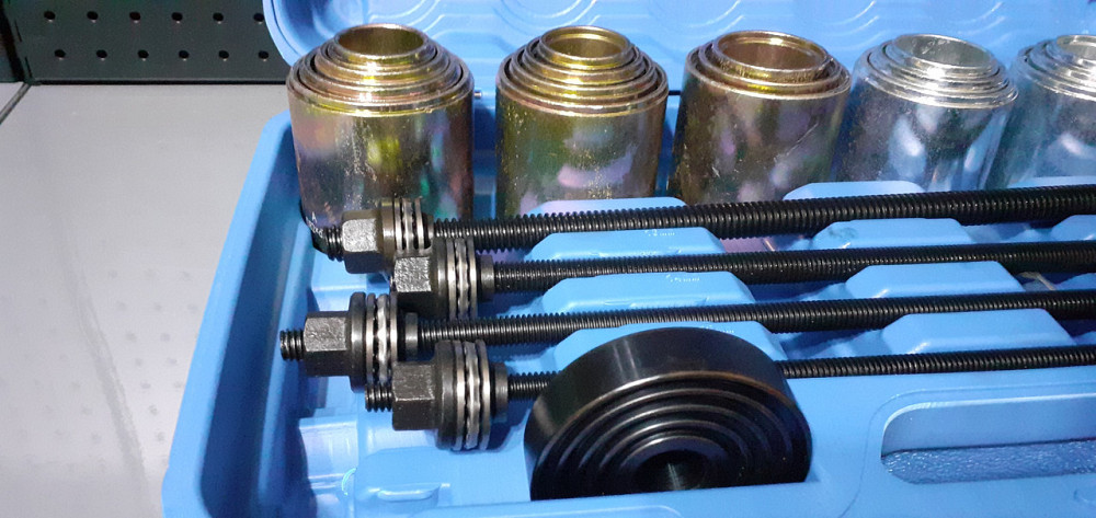 Набір зйомників для заміни сайлентблоків, втулок і підшипників універсальний 26пр.ROCKFORCE RF-933T1 Чернігів - фото 4