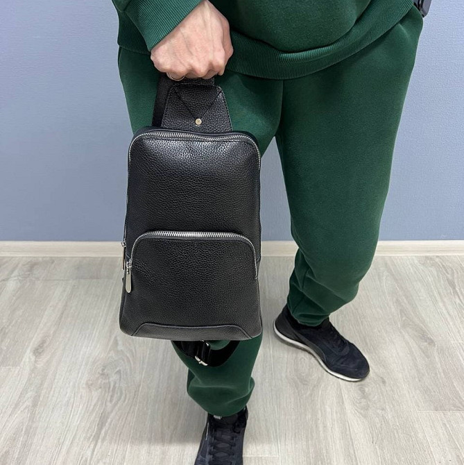 Нагрудна сумка слінг чоловіча з натуральної шкіри містка повсякденна, чорнаMasterSem Київ - фото 4