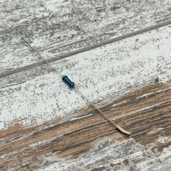 Набір металоплівкових резисторів 1/4 Вт, 600 шт, MF 1%, номінали 10 Ом – 1 МОм Київ