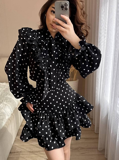 Жіноча стильнаромантична міні сукня з принтом в горошок атлас Одеса - фото 1