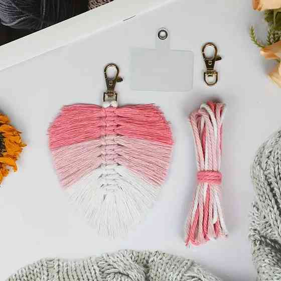 Набір макраме для творчості та ручного в'язання брелока для ключів або декору на сумку 10х16см, рожевий Кам'янець-Подільський