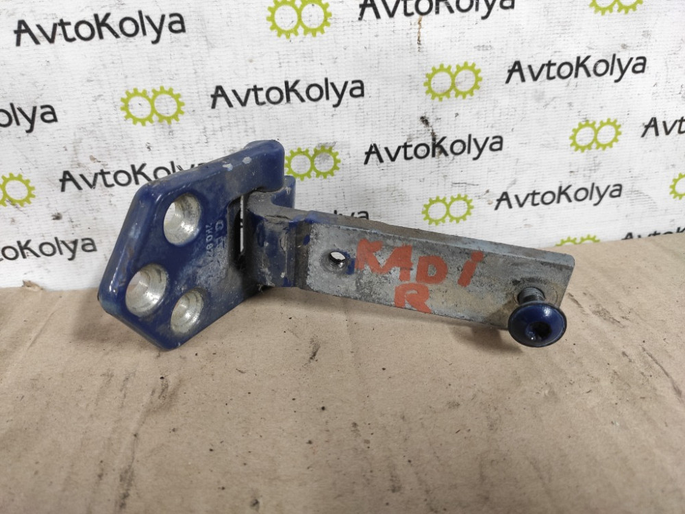 Петля задніх дверей права VW Caddy 2004-2015 (2K0827152A) Ковель - фото 1