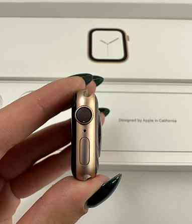 Apple Watch 4 40mm Gold. Киев
