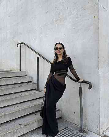 Жіноча елегантна приваблива максі- сукня з відкритими плечима Одеса