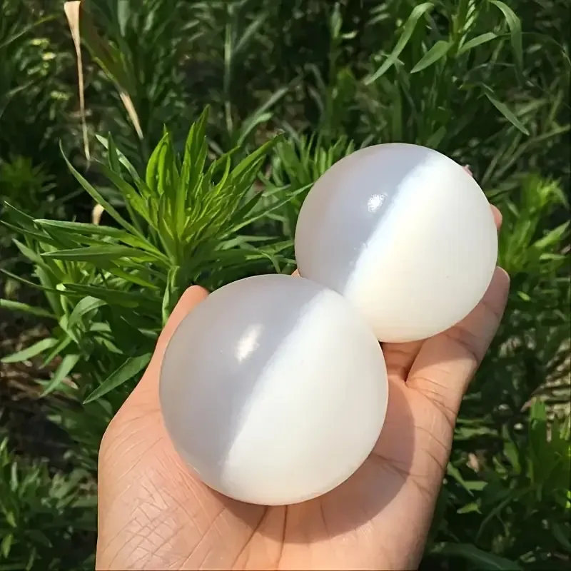 Селенитовый шар 4 см — натуральный камень для медитации и энергетической чистки Киев - изображение 2