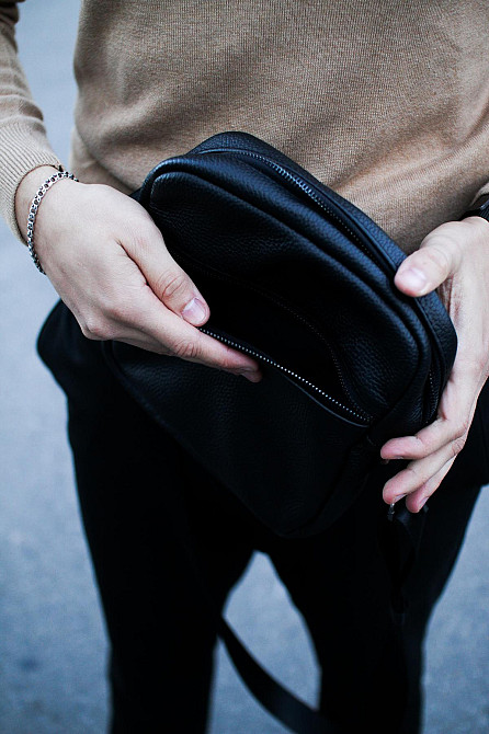 Сумка-мессенджер из натуральной зернистой кожи, сумка через плечо мужская (Черная) Сумы - изображение 3