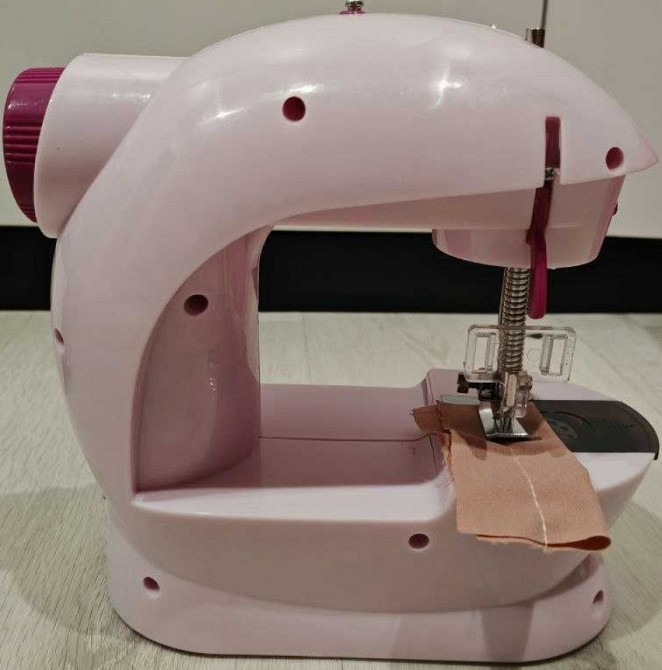Мини электрическая швейная машинка для начинающих caydo с педалью. Розовая. Харьков - изображение 7