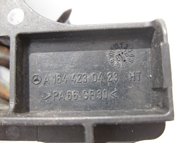 Mercedes-Benz  A1644230423 Пластиковий тримач заднього правого гальмівного шланга ML W164 GL X164 Одесса - изображение 3