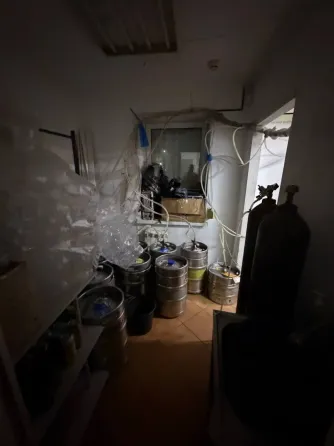 Нове Здам магазин\салон. пр. Поля 76. окремий вхід, своя вивіска. Був пивний магазин. Дніпро