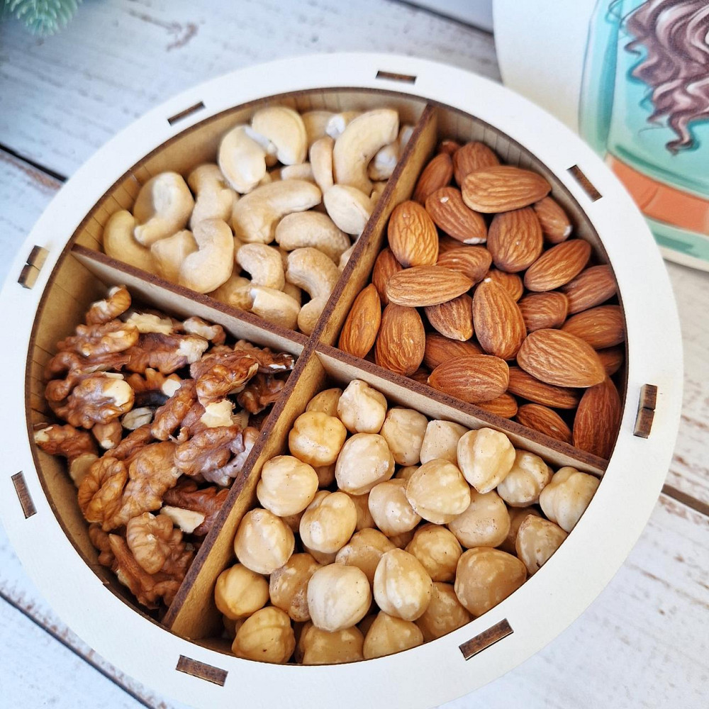 Набір горішків у дерев'яній подарунковій коробочці 300 грамів дівчині. Одеса - фото 2