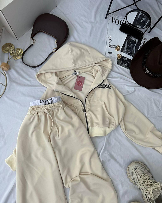 Жіночий стильний прогулянковий костюм із гумкою на штанах двонитка Молочний, 42/44 Одеса - фото 2