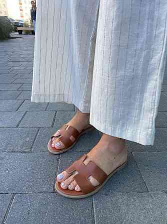 Dino Vittorio Зручні жіночі шкіряні коричневі шльопанці на низькій підошві Dino Vittorio 102-50 Коломыя