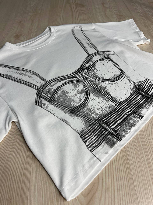 Футболка жіноча A-N 2732 варена коротка широка малюнок корсет бра, білий, one size Київ - фото 3