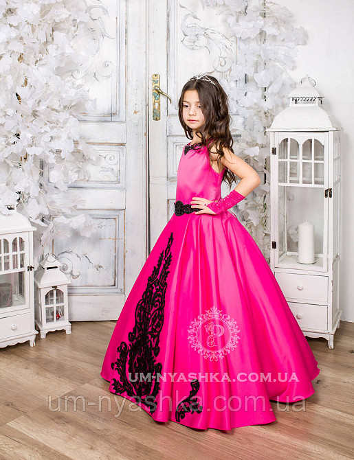 Шикарне довге плаття з чорним купоном на 6-8 років Кривий Ріг - фото 3