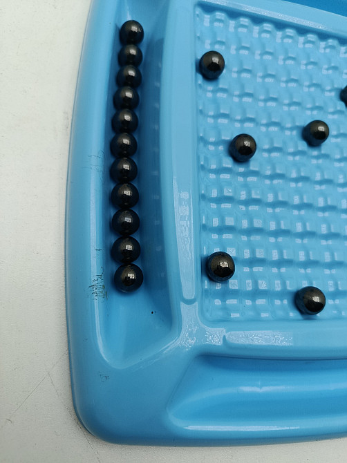 Настільна гра з магнітними кульками 