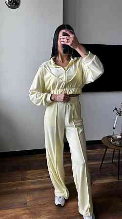 Женский плюшевый костюм тройка: кофта топ и штаны велюр Лимонный, 42/44 Одесса