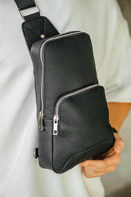 Чоловіча слінг, сумка на грудях з натуральної шкіри, вмістлена чорна сумка через плечеMasterSem Київ - фото 6