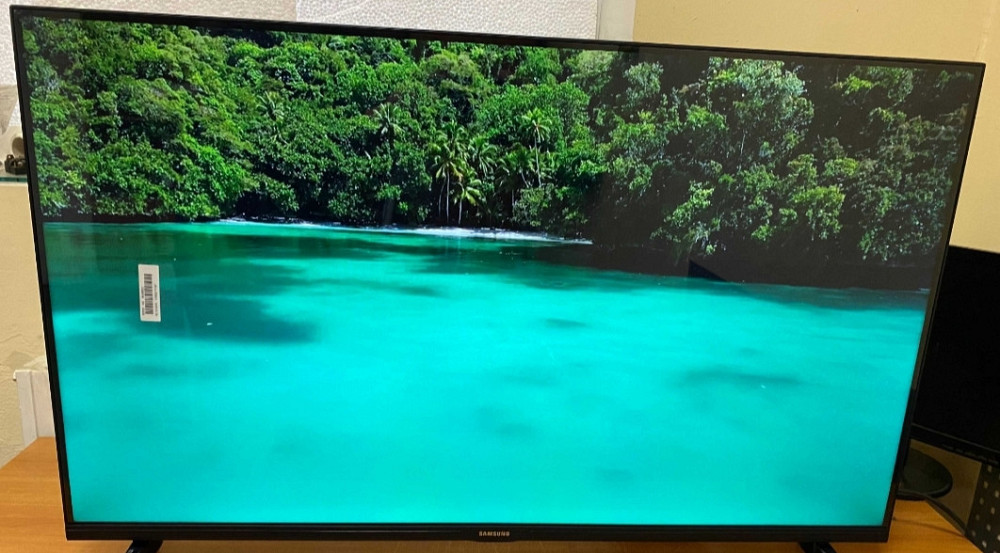 Распродажа! Телевизор Samsung 4K , Smart TV 45