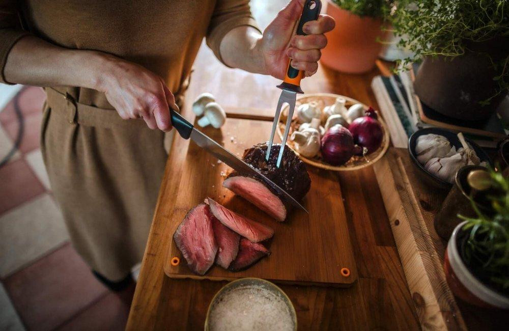 Нож для мяса 21 см Fiskars 