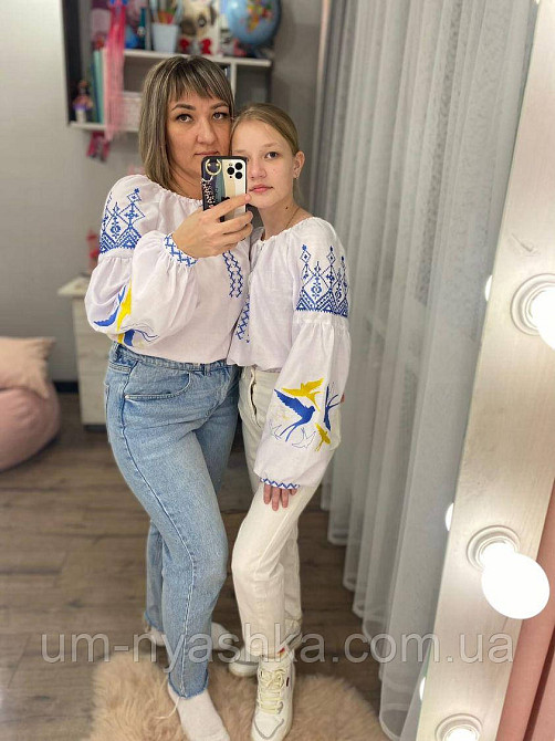 Жіноча вишиванка з чорною вишивкою на домотканному полотні Ластівки Кривий Ріг - фото 10