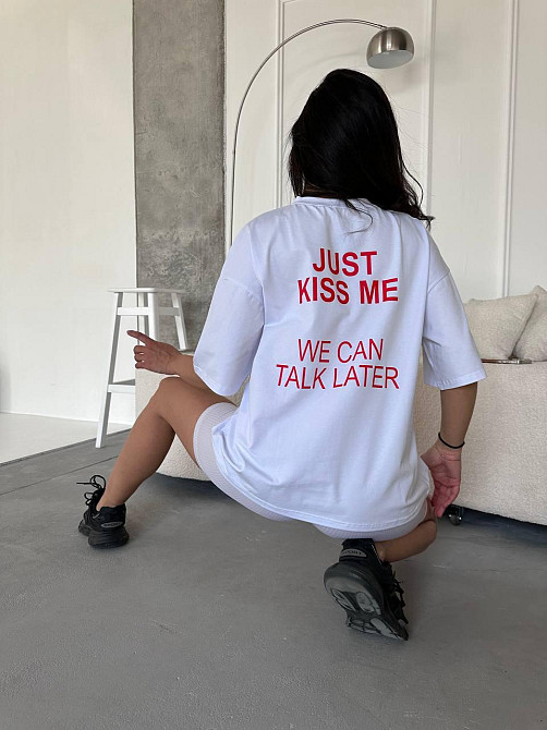 Белая оверсайз футболка с надписью на спине just kiss me, 42-46 Лубны - изображение 4