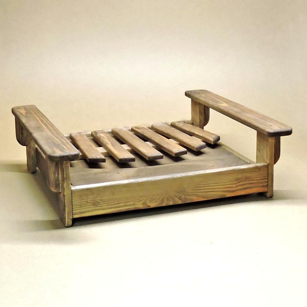 Лежак деревянный для собаки 