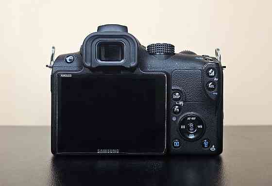 Бездзеркальний фотоапарат Samsung NX10 + об'єктивом 20-50 мм Клевань