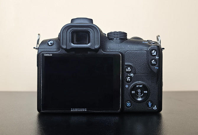 Бездзеркальний фотоапарат Samsung NX10 + об'єктивом 20-50 мм Клевань - изображение 4