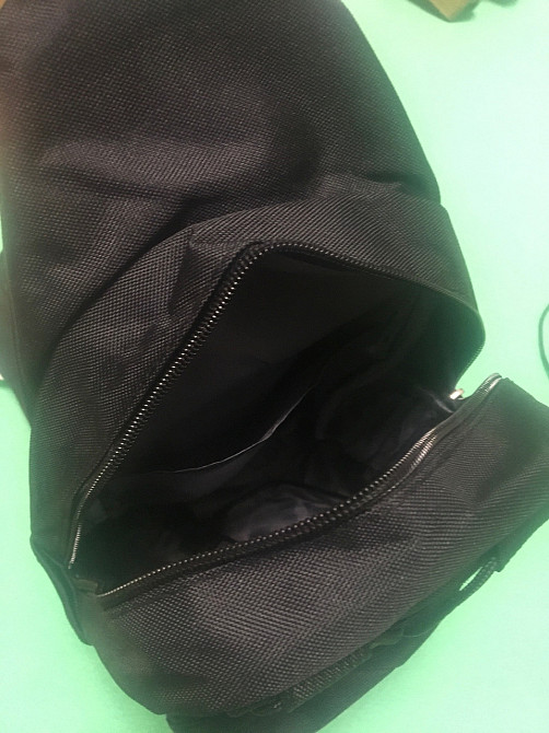 Мужская сумка тактическая через плечо черная, нагрудная сумка, размер 35*21см, 3 кармана, с USB шнуром Киев - изображение 8