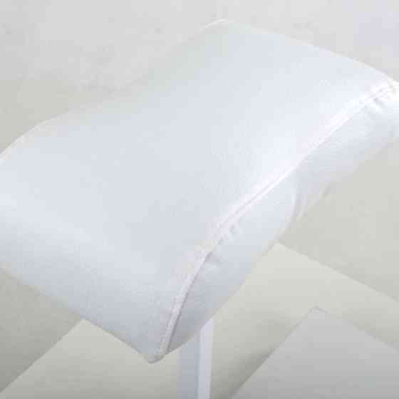 Педикюрная подставка с белой полочкой, белый металл Киев