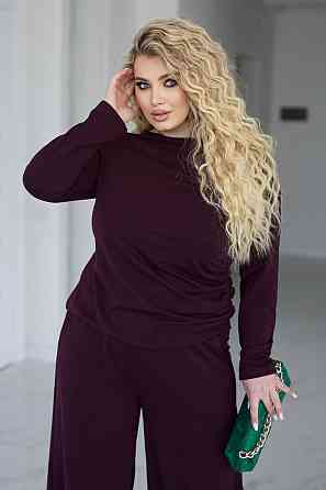 Женский базовый костюм с широкими штанами 