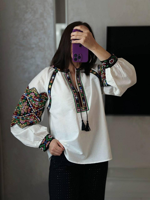 Женская современная вышиванка с завязками и кисточками 80% хлопок, 20% полиэстер 50 Одесса - изображение 1