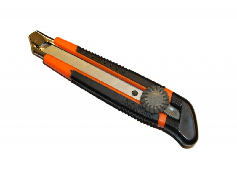 Нож c выдвижным сегментным лезвием 18 мм Sturm 1076-09-03, обрезиненный (читать описание) Ровно - изображение 1