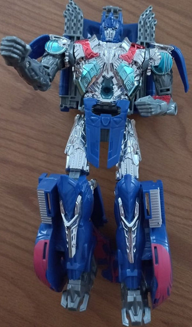 Робот-трансформер Оптимум Прайм. Київ - фото 1