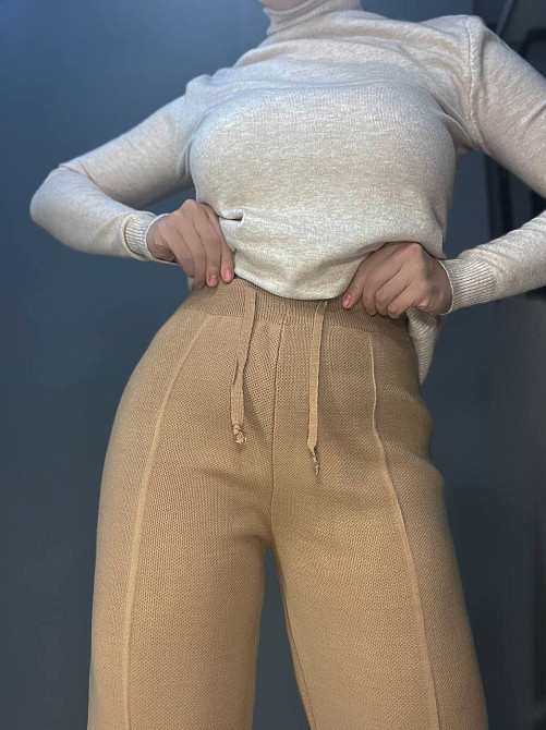 Брюки женские My fashion 202401 клеш от бедра со стрелкой шнурок га талии машинная вязка one size, карамель, one size Киев - изображение 20