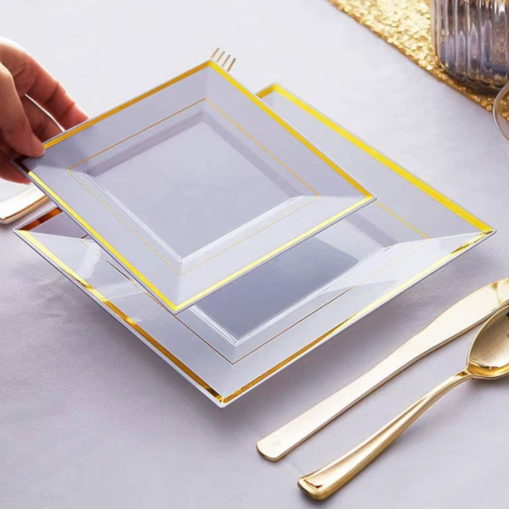 Набор тарелок пластиковых 12 шт квадратные,десертные 16.5 см и обеденные 24 см, с золотистым контуром Каменец-Подольский