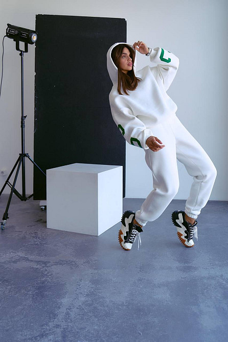 Женский стильный повседневный костюм Chicago с двойным капюшоном Молочный, 48/50 Одесса - изображение 4