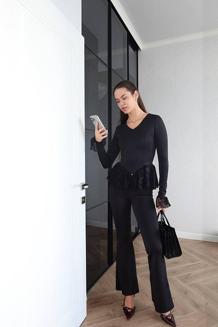 Жіночий елегантний костюм-двійка: кофта з мереживом і брюки-кльош дайвінг+французське мереживо Чорний, 46/48 Одеса - фото 5