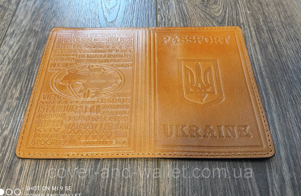 Шкіряна обкладинка на паспорт із тисненням «Герб України» з прозорим вікном Puos Київ - фото 8