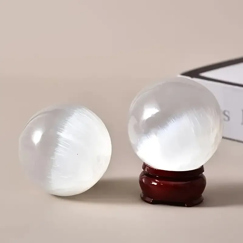 Селенитовый шар 4 см — натуральный камень для медитации и энергетической чистки Киев - изображение 1