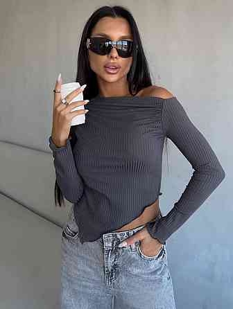 Жіночий базовий асиметричний лонгслів із відкритим плечем рубчик 46/48 Одеса