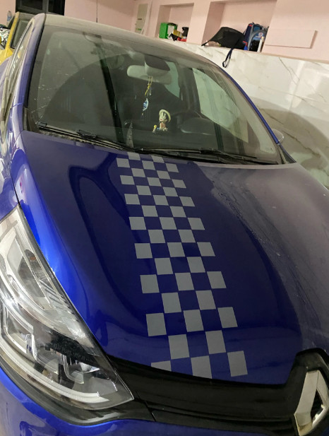 Наклейка на авто на капот Красная Киев - изображение 4