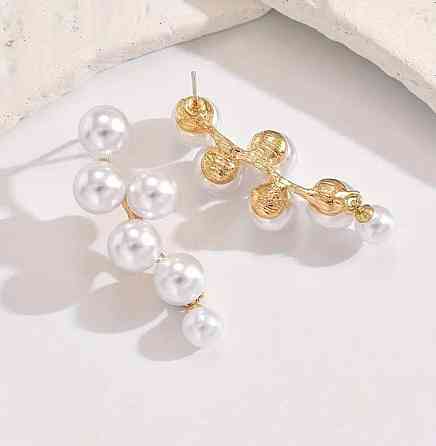 Сережки з перлинами гвоздики 39 на 14 мм білий Київ