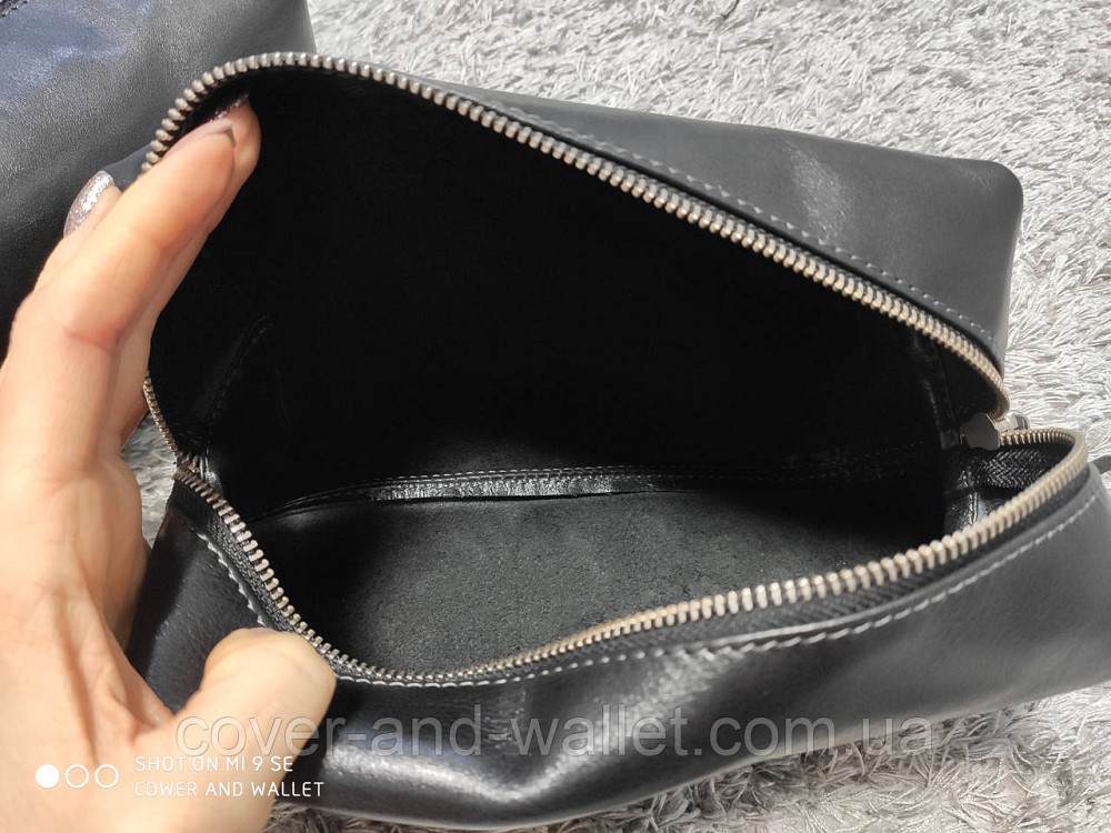 Велика чоловіча шкіряна косметичка несесер чорного кольору Grande Pelle 804610 Київ - фото 9