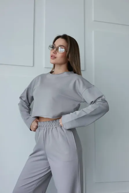 Стильний костюм із кроп-світшотом та прямими штанами Одеса - фото 8