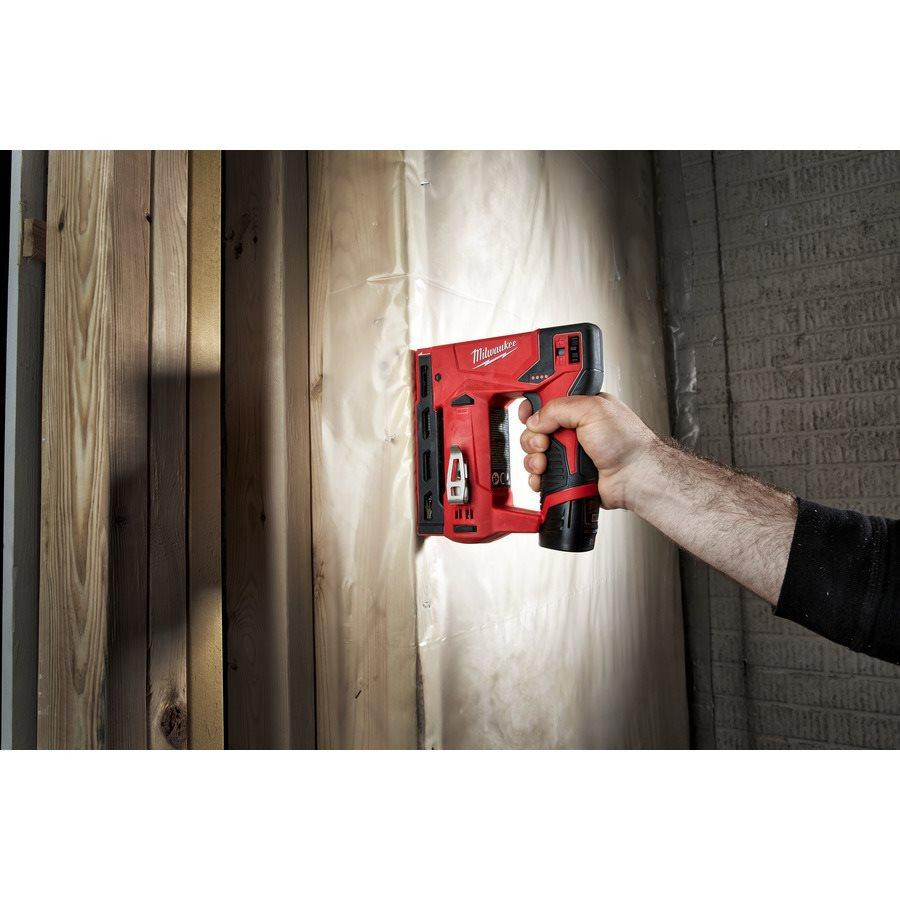Степлер аккумуляторный MILWAUKEE, M12 BST-202X (+ заряд.устройство, 2 акум.X 2Аг, HD кейс) Одесса - изображение 6